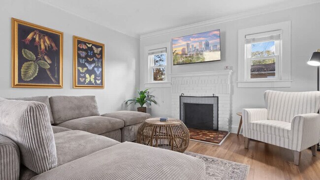 Foto del edificio - 720 1/2 West Woodlawn Avenue-SI ID1271939P