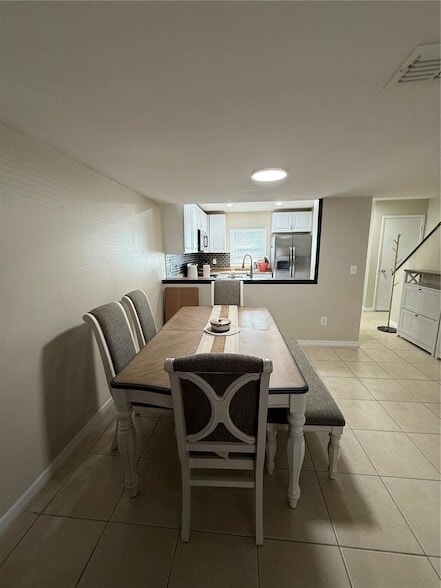 Building Photo - 10053 Lake Oak Cir