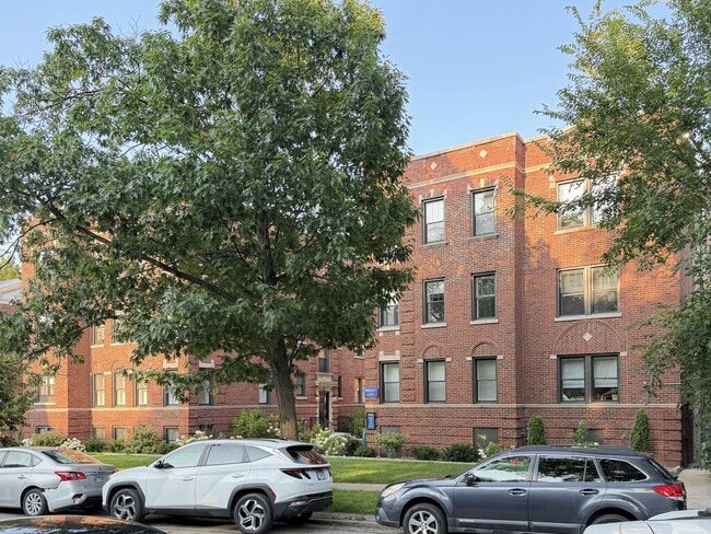 Building Photo - 1240 Oak Ave
