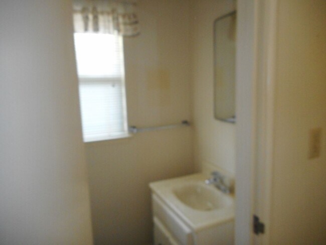 Building Photo - 33 E Robinson Ave