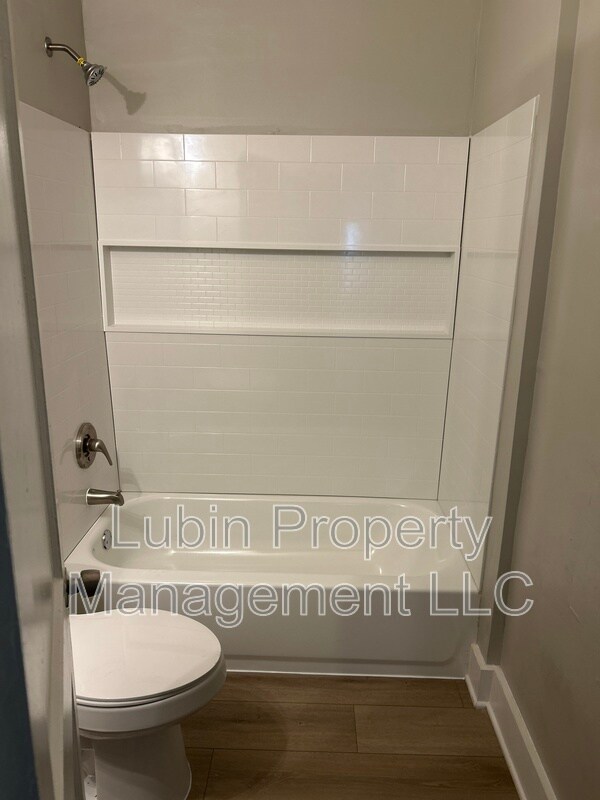 Foto del edificio - 2412 Forest Ave