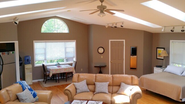 Foto del edificio - 5099 Rathbun Rd