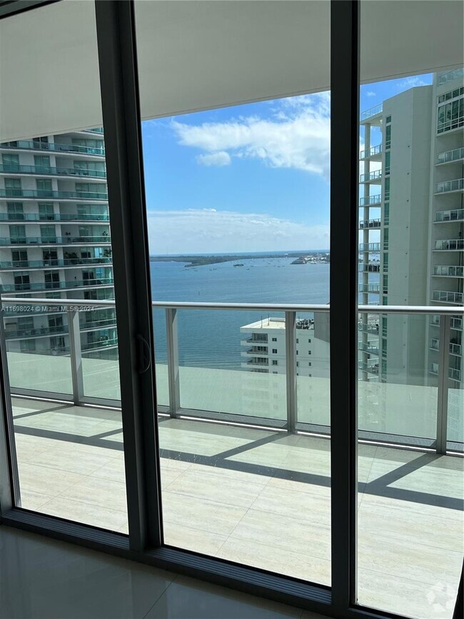 Building Photo - 1300 Brickell Bay Dr