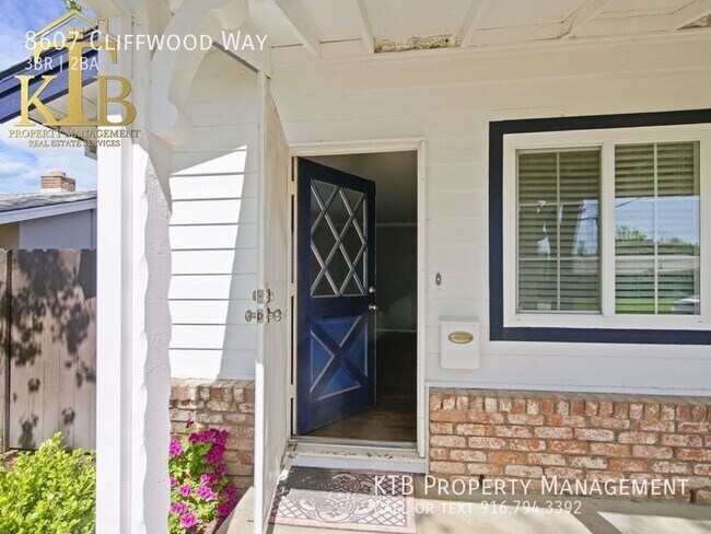 Building Photo - Wonderfully updated, and ready for move-in
