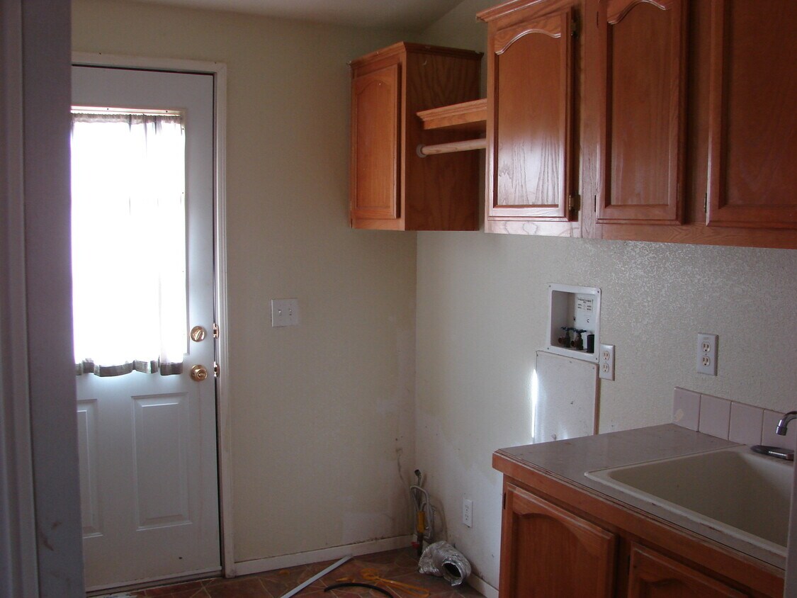 Primary Photo - 4 Bedroom in Arboga! Coming Soon!
