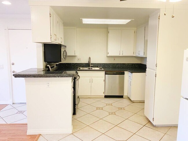 Kitchen - 210 Woodland Pkwy