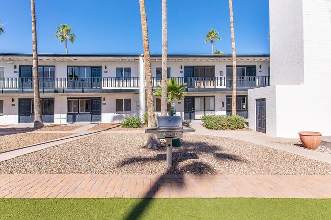 219A4294 - Miramonte on 3rd