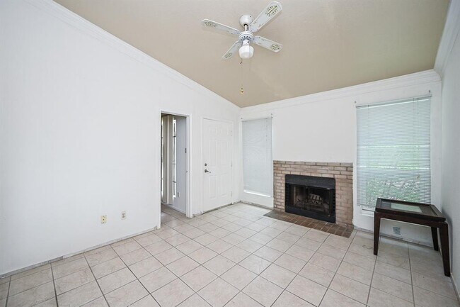 Foto del edificio - 3900 Woodchase Dr
