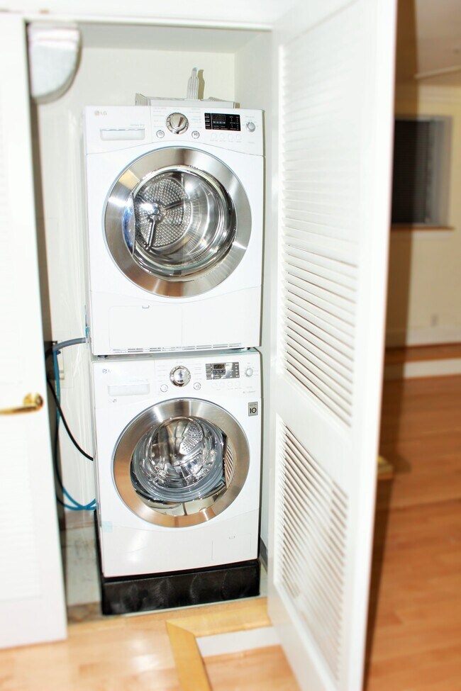 Building Photo - Warder Mansion