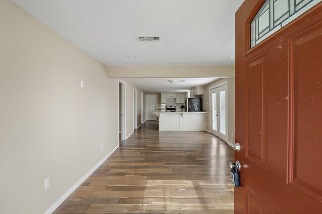 Building Photo - 412 Stowell St
