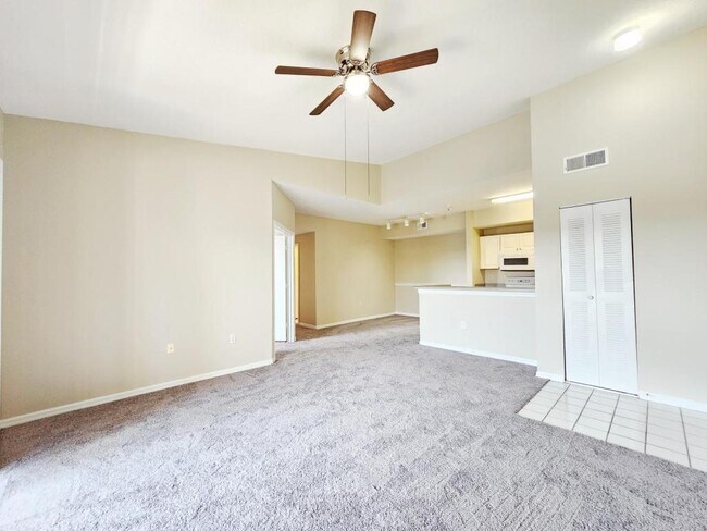 Building Photo - 5536 Metrowest Blvd, unit 8 308