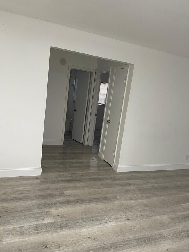 Building Photo - 1245 W 35th St