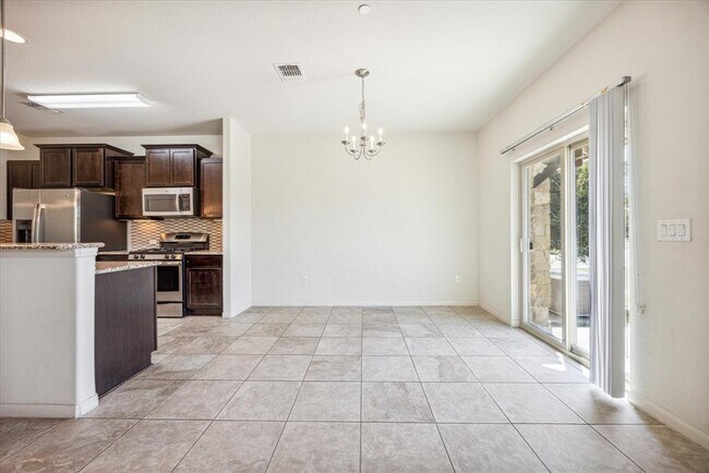 Foto del edificio - 1620 Bryant Dr
