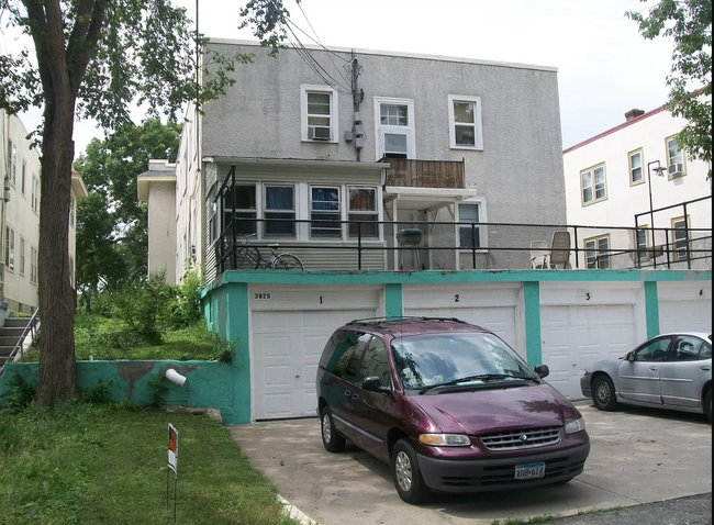 back of building and patio - 3923 Chicago Ave