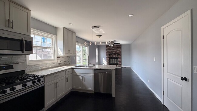 Foto del edificio - 646 White Ct