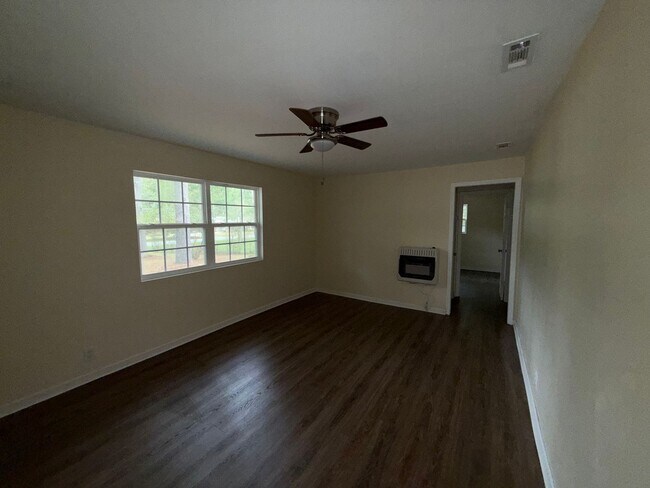 Building Photo - 826 Shannon Cir NE