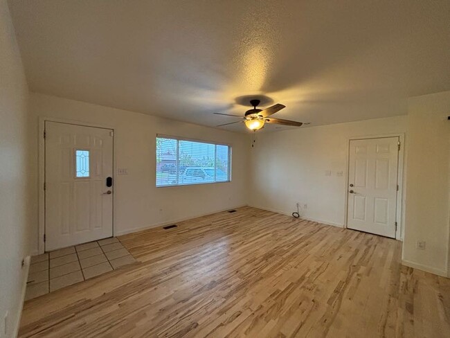 Living room - 160 E Eads Dr