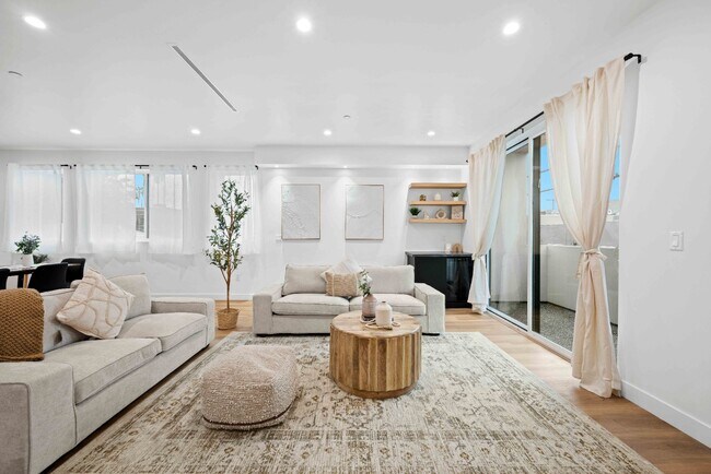 Foto del edificio - RECENTLY BUILT TOWNHOME | 4 BED 5 BATH | GARAGE