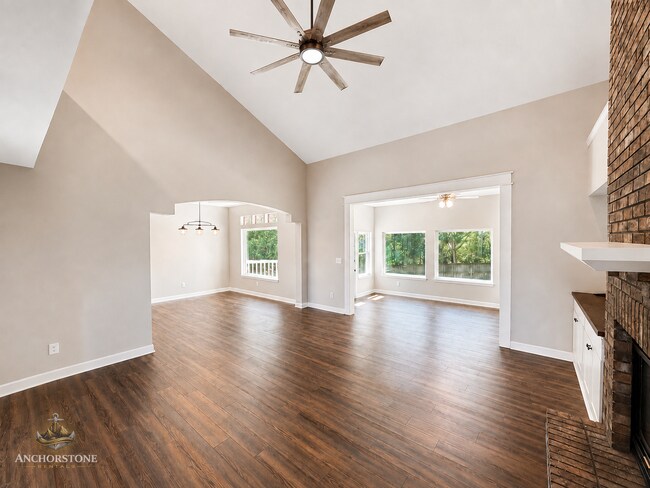 Foto del edificio - Updated 3BR Niceville Home with Soaring Ceilings, Luxury Primary Suite & Spacious Cul-de-Sac Lot