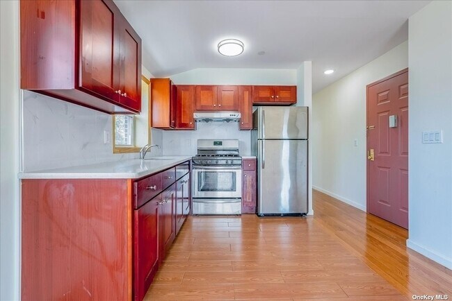 Building Photo - 220-9 64th Ave