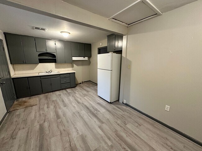 Foto del edificio - Move -in Special: Charming 3-Bedroom, 1-Ba...