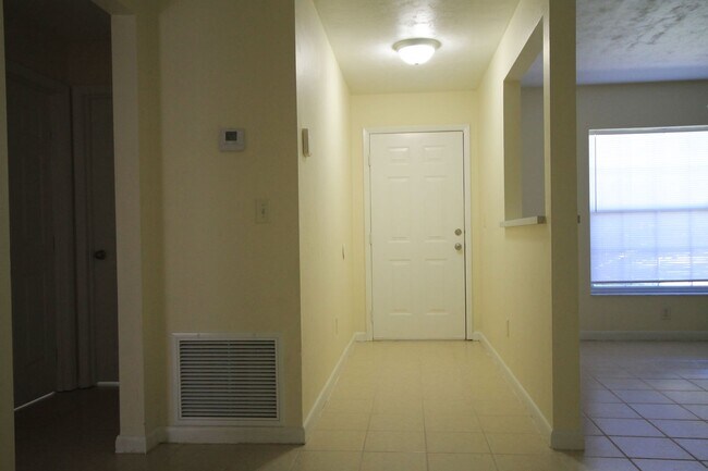 Building Photo - Lovely 3 bd/2 ba home in Summerfield!