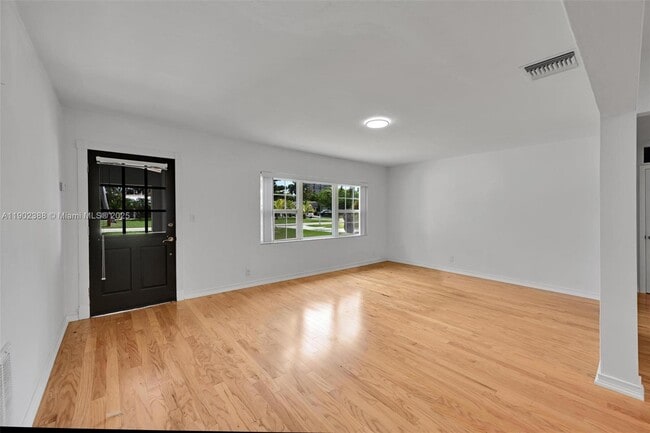 Foto del edificio - 1520 NE 108th St