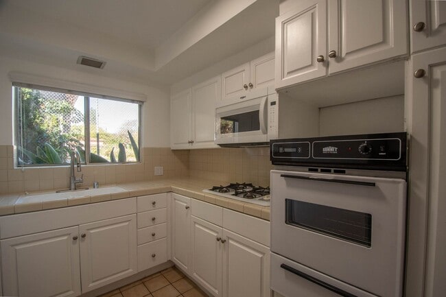 Foto del edificio - 14706 Dickens St