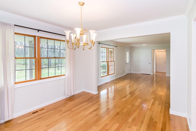 Foto del edificio - 6868 Crane Rd