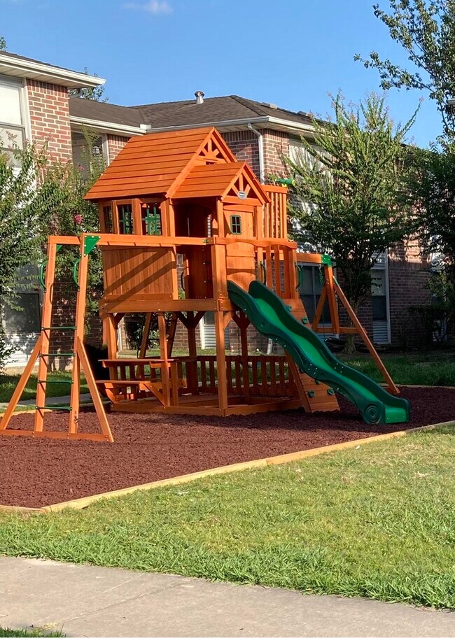 Apto para familias - Porter Plaza Apartments