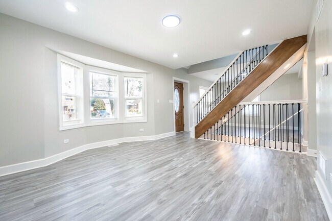 Foto del edificio - 636 Emerald Ave