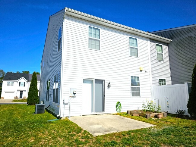 Building Photo - 265 Garrison Way