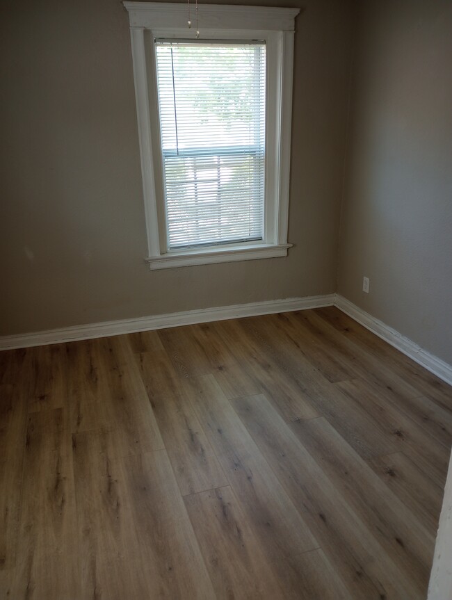 Foto del edificio - 912 E 39th ST