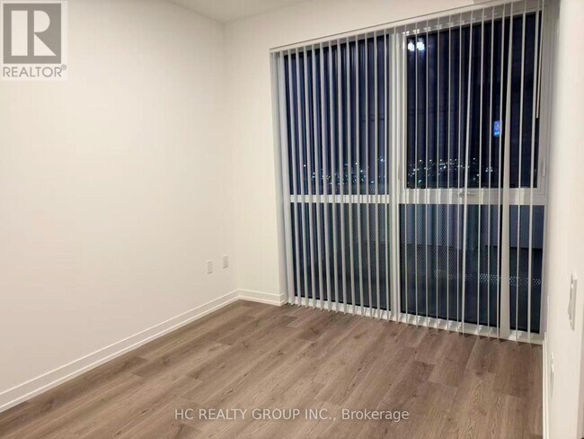 Photo du bâtiment - 8 Interchange Wy