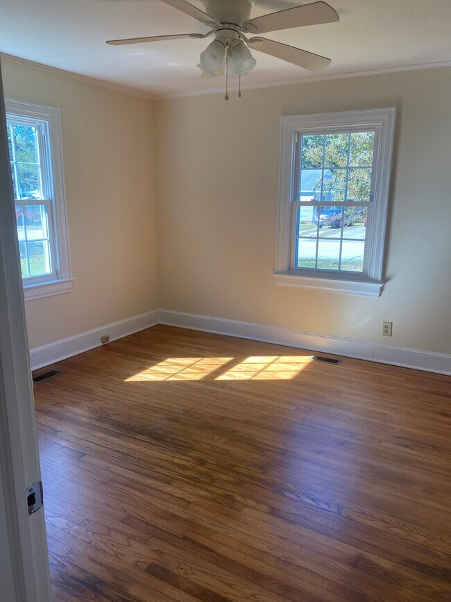 Building Photo - 209 Thrash St