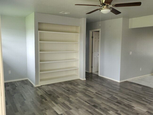 Foto del edificio - 1500 Regency Blvd