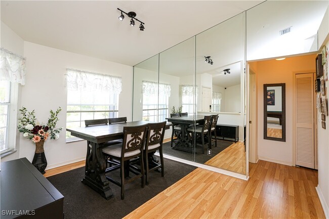 Foto del edificio - 7775 Scarlet Ct