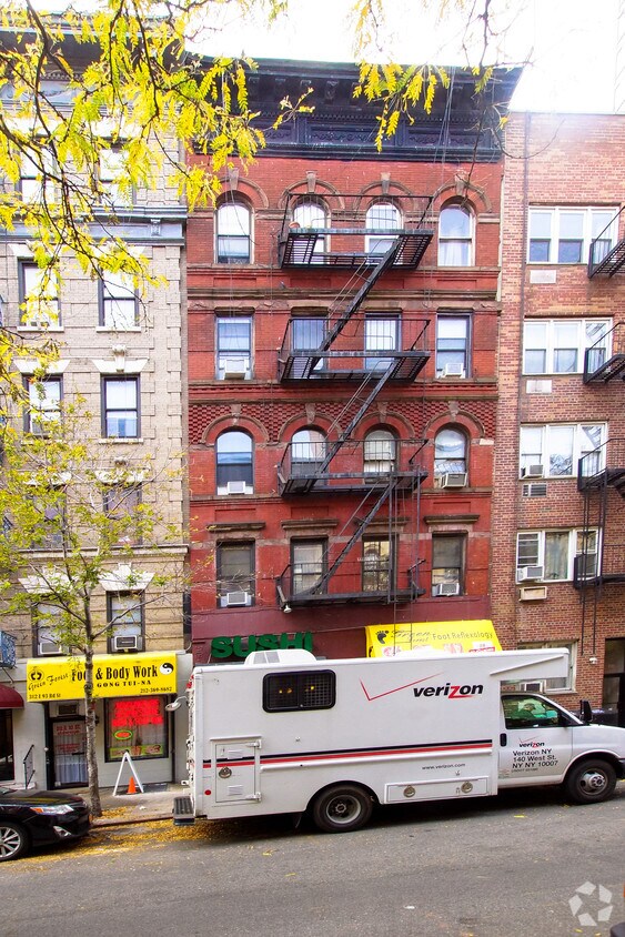 Building Photo - 310 E 93rd St