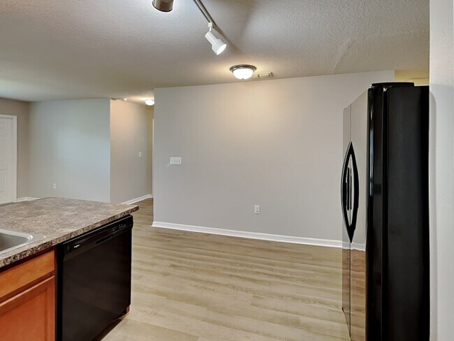 Building Photo - 312 Fern Ct