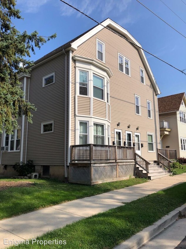 Primary Photo - 1008 E Potter Ave