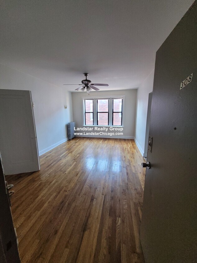 Foto principal - 4915 W Belle Plaine Ave