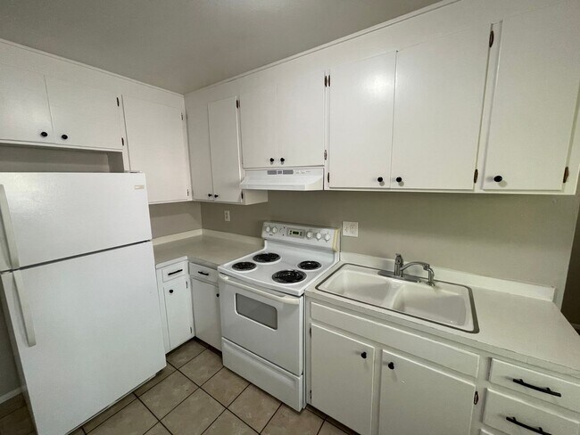 Building Photo - Great 2 Bed 1 Bath Minutes from Old Colora...