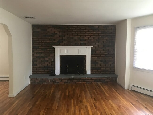 Building Photo - 14 Sundale Ct