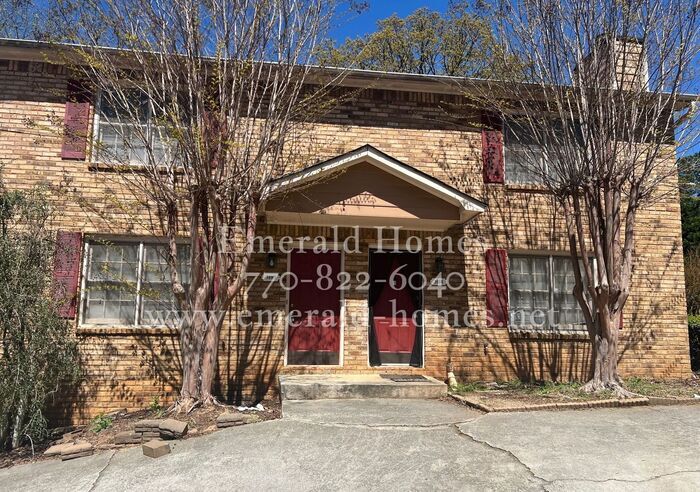 Primary Photo - NOW READY! Nice 2 bedroom 1.5 bath townhom...