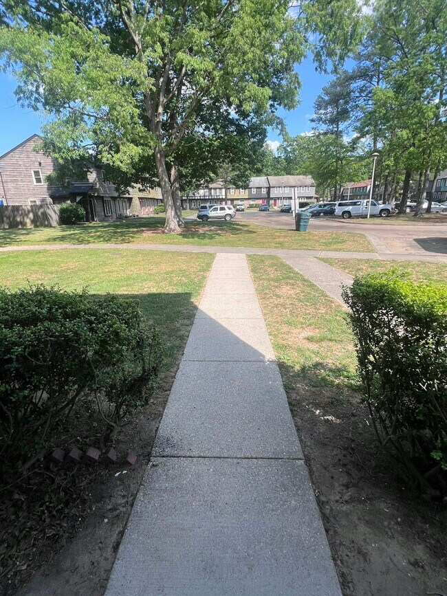 Building Photo - 430 Hickorywood Cir