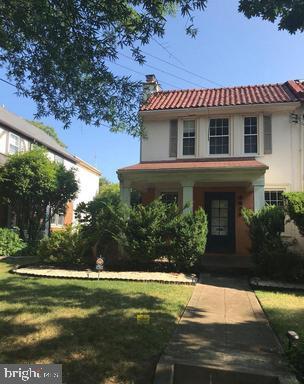 Foto principal - 3811 Van Ness St NW
