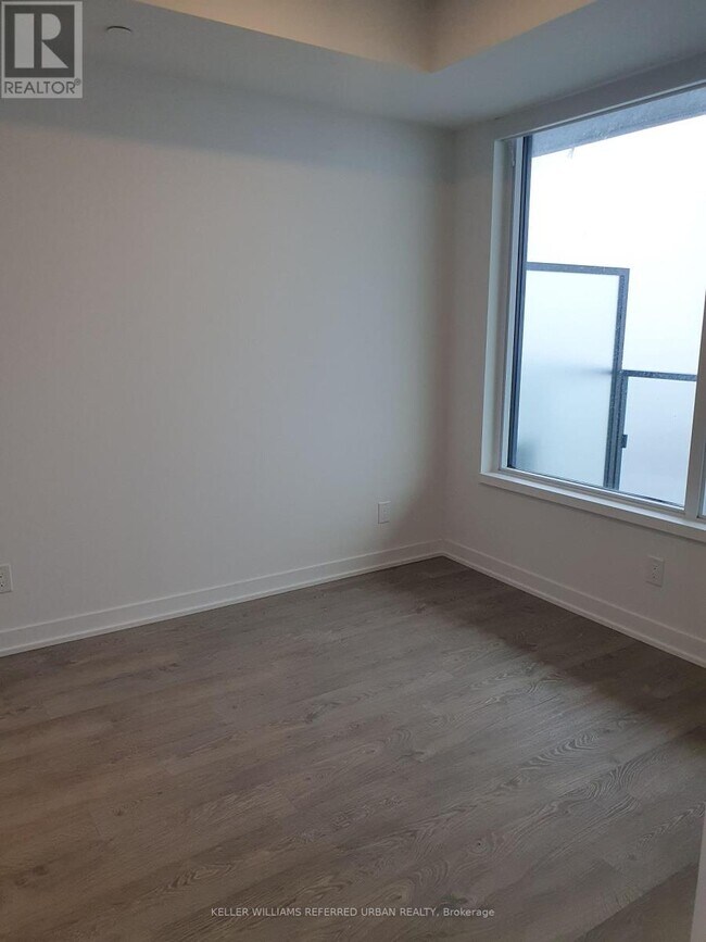 Photo du bâtiment - 1926 Lake Shore Blvd W