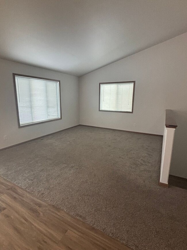 Building Photo - 3 Bed 3 Bath Single Family Home