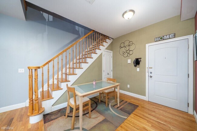 Building Photo - 1 br, 1 bath Condo - 2416 West St Apt 302