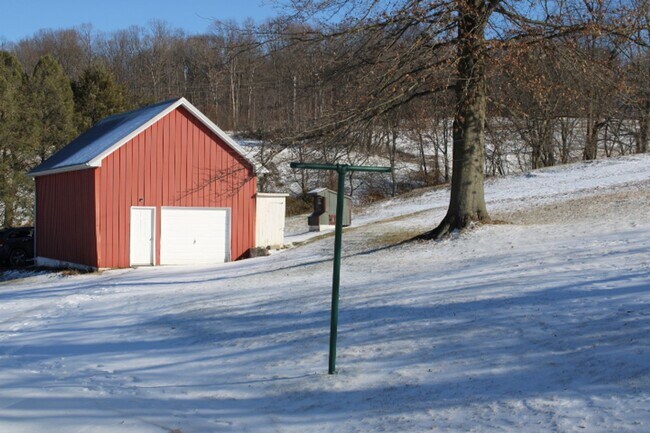 Building Photo - 1687 W Springfield Rd